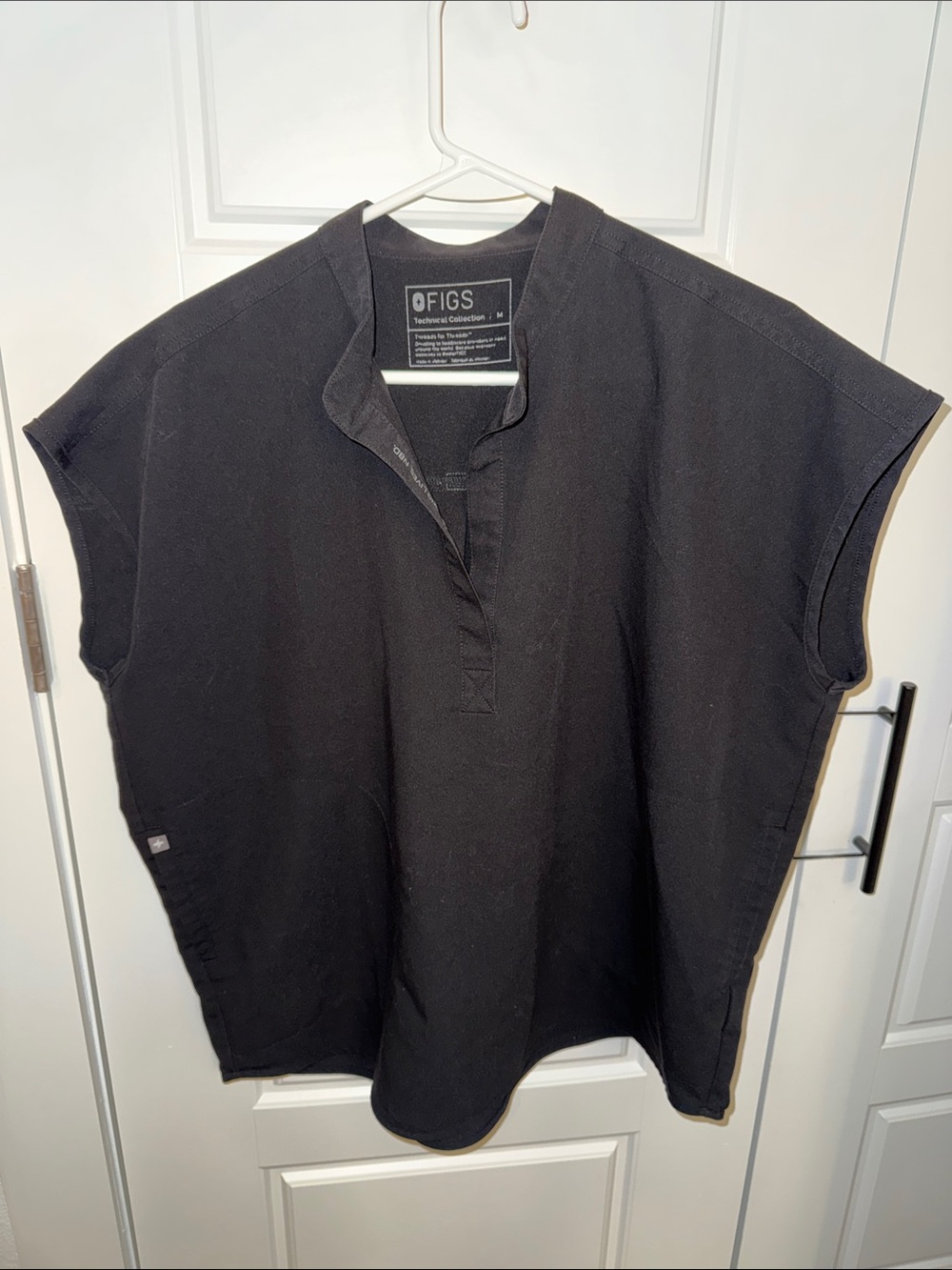 🔹MEDIUM FIGS RAFAELA OVERSIZED SCRUB TOP - Black